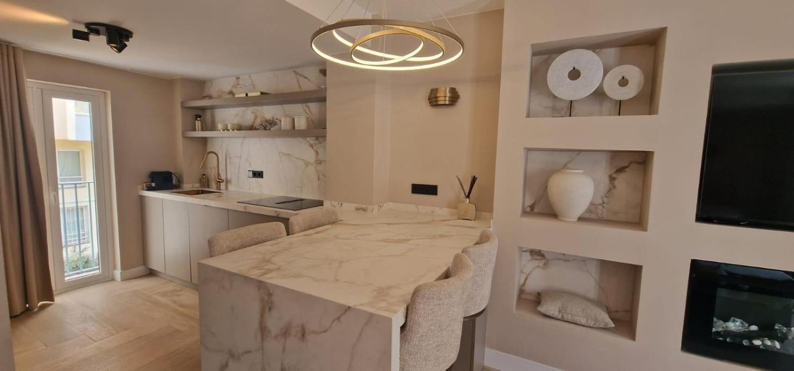 Duplex Plaza Ole