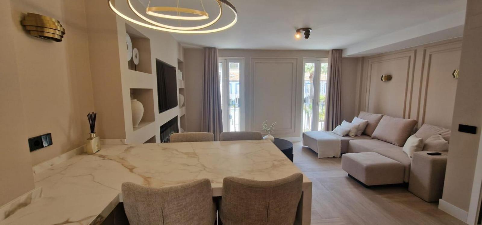 Duplex Plaza Ole